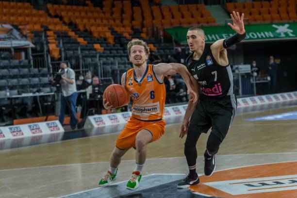 要国足在比 要国足在比